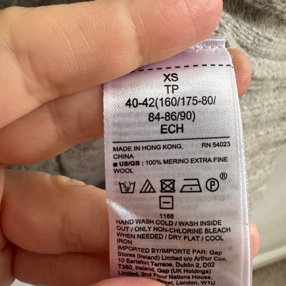 Banana Republic - Light Gray Cable Knit Sweater - Size XS - Picture 4 of 5